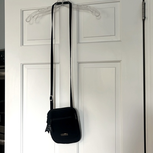 Vera Bradley black crossbody - Picture 1 of 6